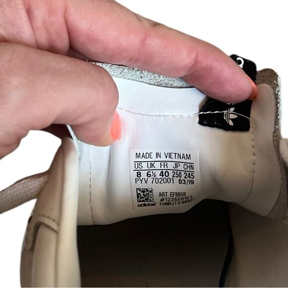 Adidas Sleek Pointed Toe Sneakers White Size 8 - Picture 2 of 7